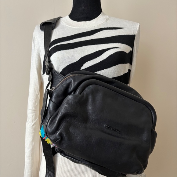 Black Leather Crossbody Messenger Bag of the Italian brand ViC MATIE. - Picture 9 of 10